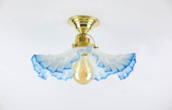 Secesni stropnice s modrym rasenym stinidlem x