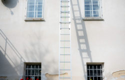 hlinikovyzebrikopernyvysuvnyslanem m vysunuty