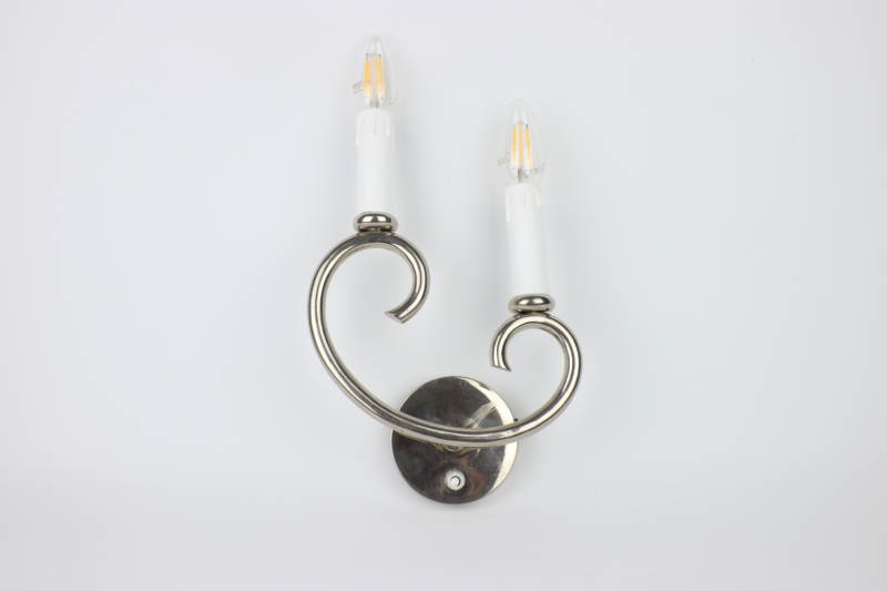 nastenna niklovana svickova lampa