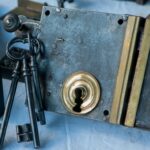 Přídavné zámky na dveřích, mají smysl?